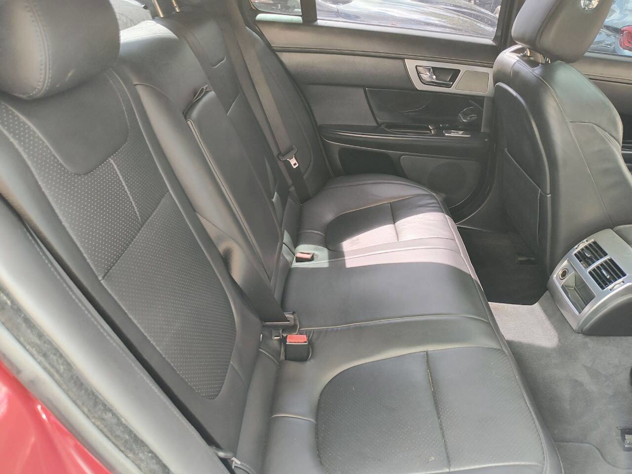 Used 2014 Jaguar XF 3.0 RWD image 45