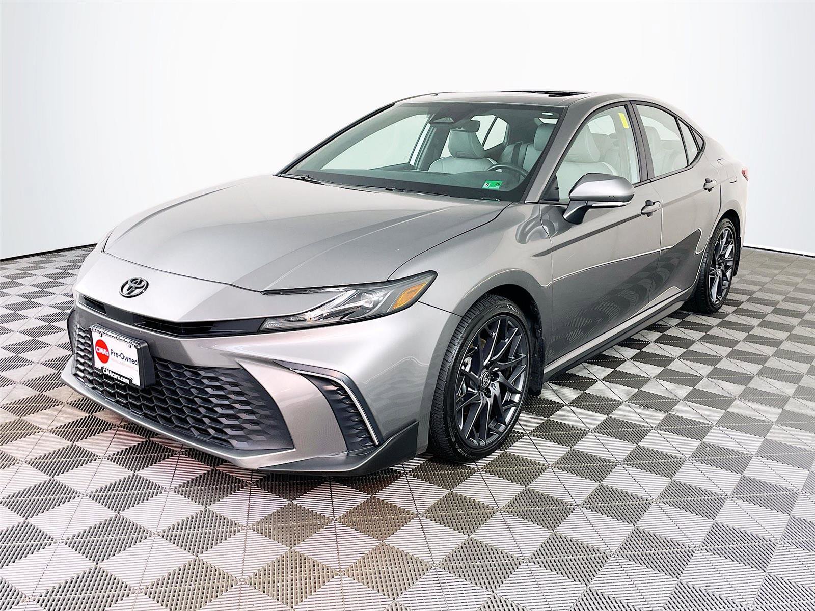 Used 2025 Toyota Camry SE w/ Multimedia Upgrade Package image 3