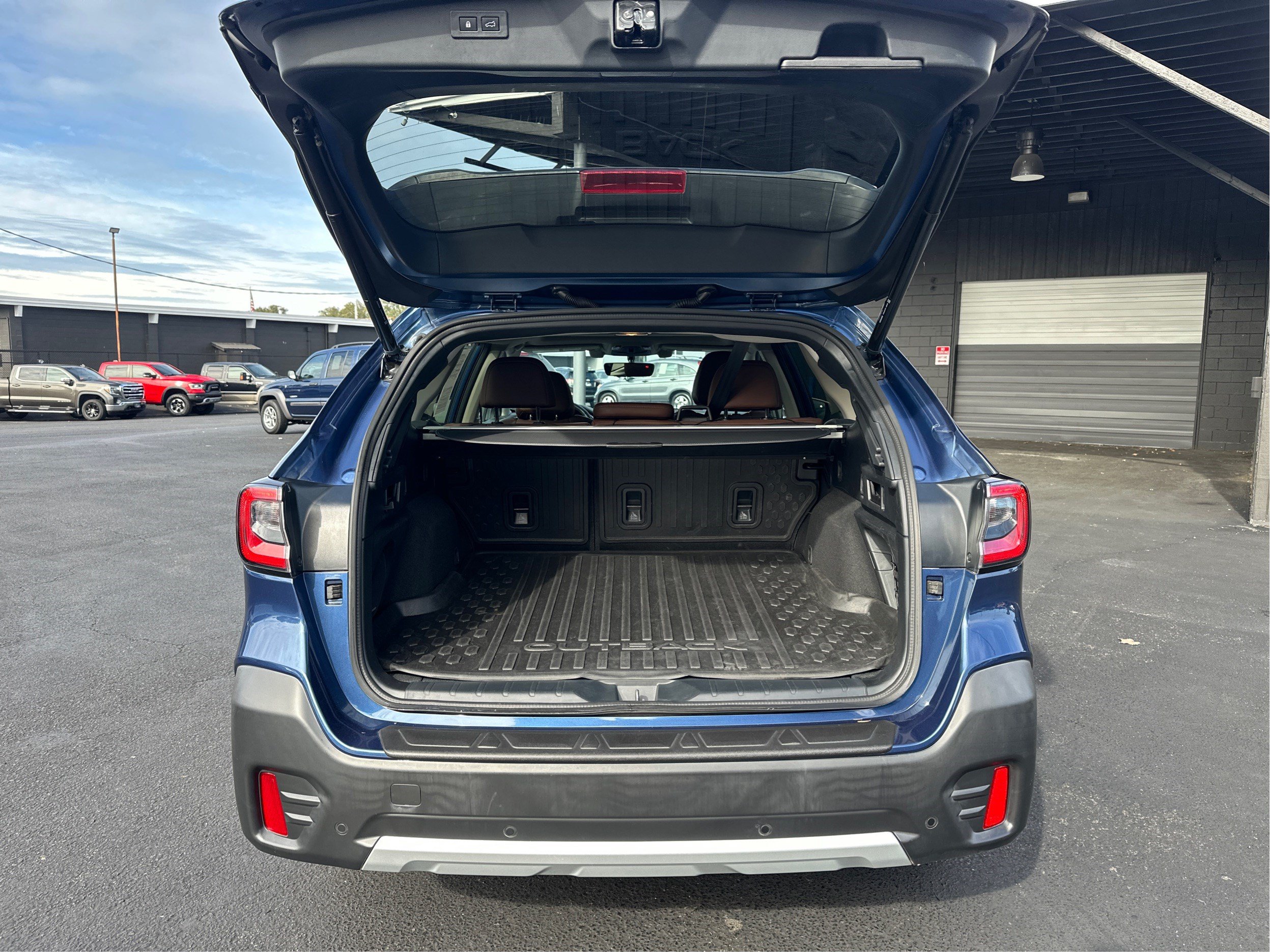 Used 2022 Subaru Outback Touring AWD/4WD image 11