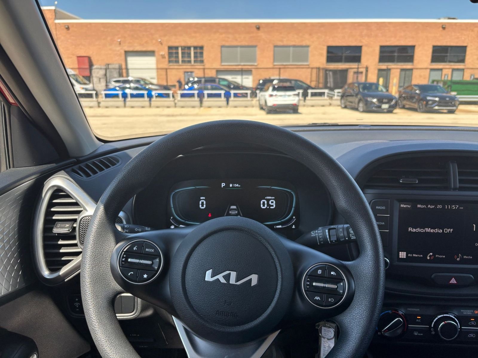 Used 2025 Kia Soul LX w/ LX Technology Package FWD image 32
