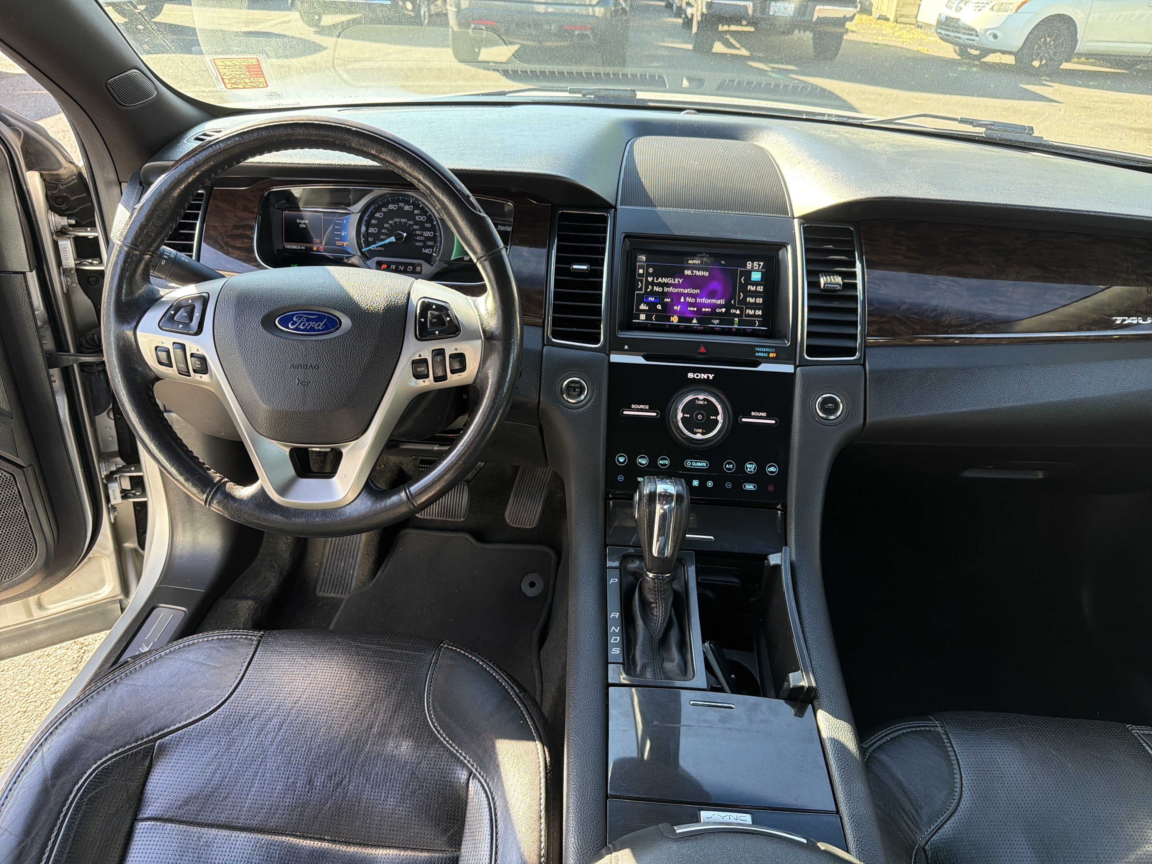 Used 2015 Ford Taurus Limited w/ Equipment Group 301A FWD image 9