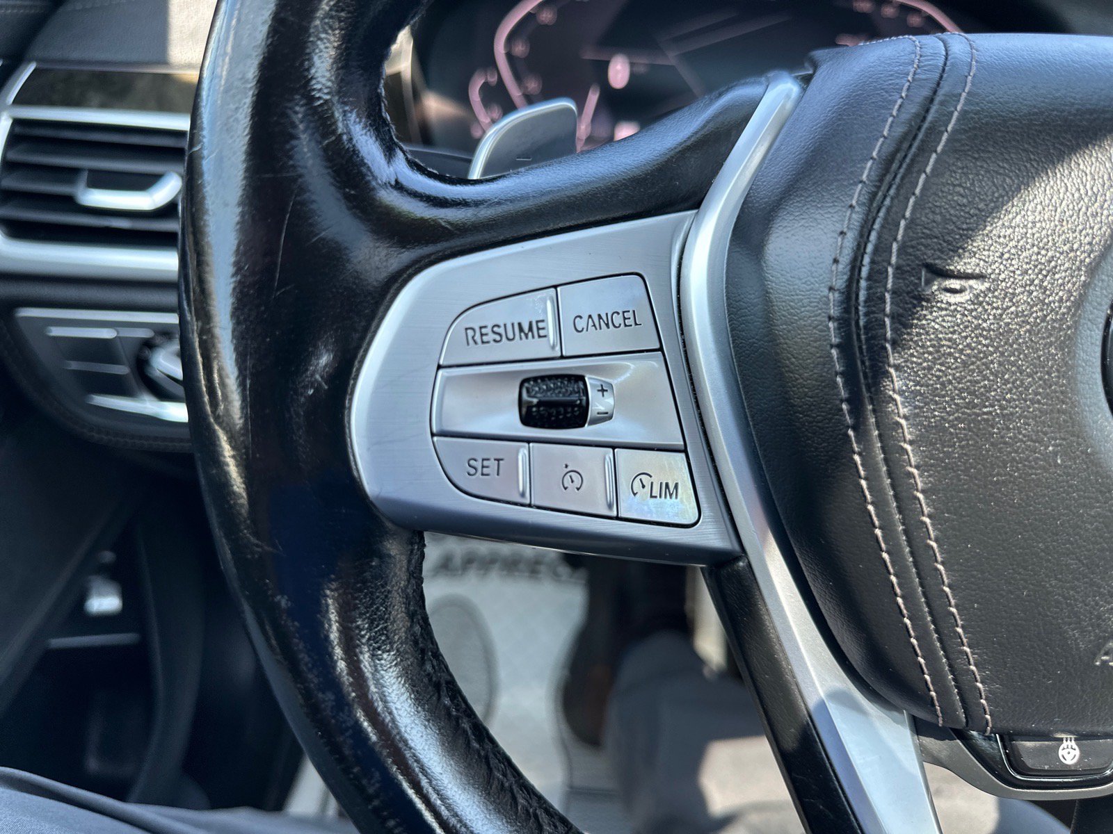 Used 2020 BMW 745e xDrive AWD/4WD image 35