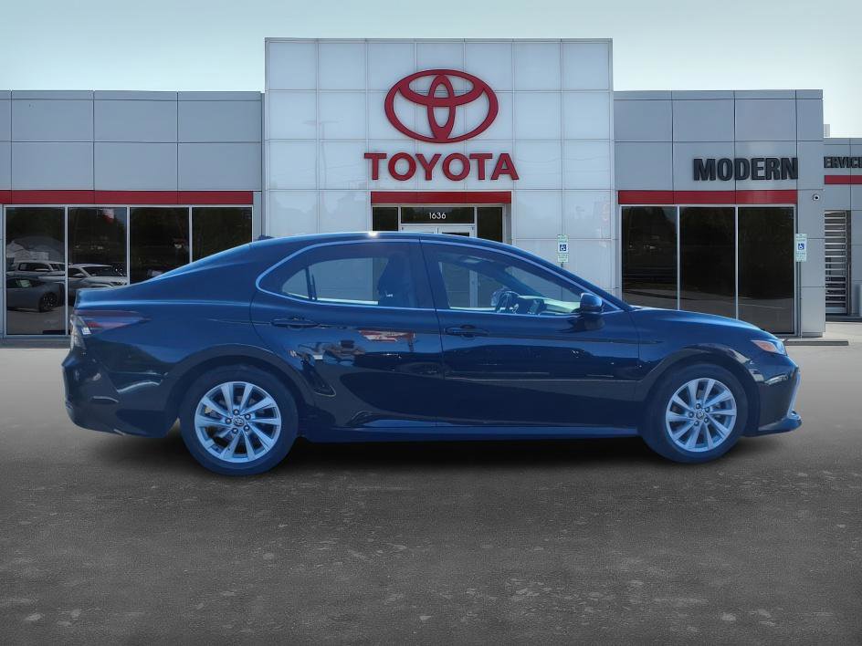 Used 2022 Toyota Camry LE image 7