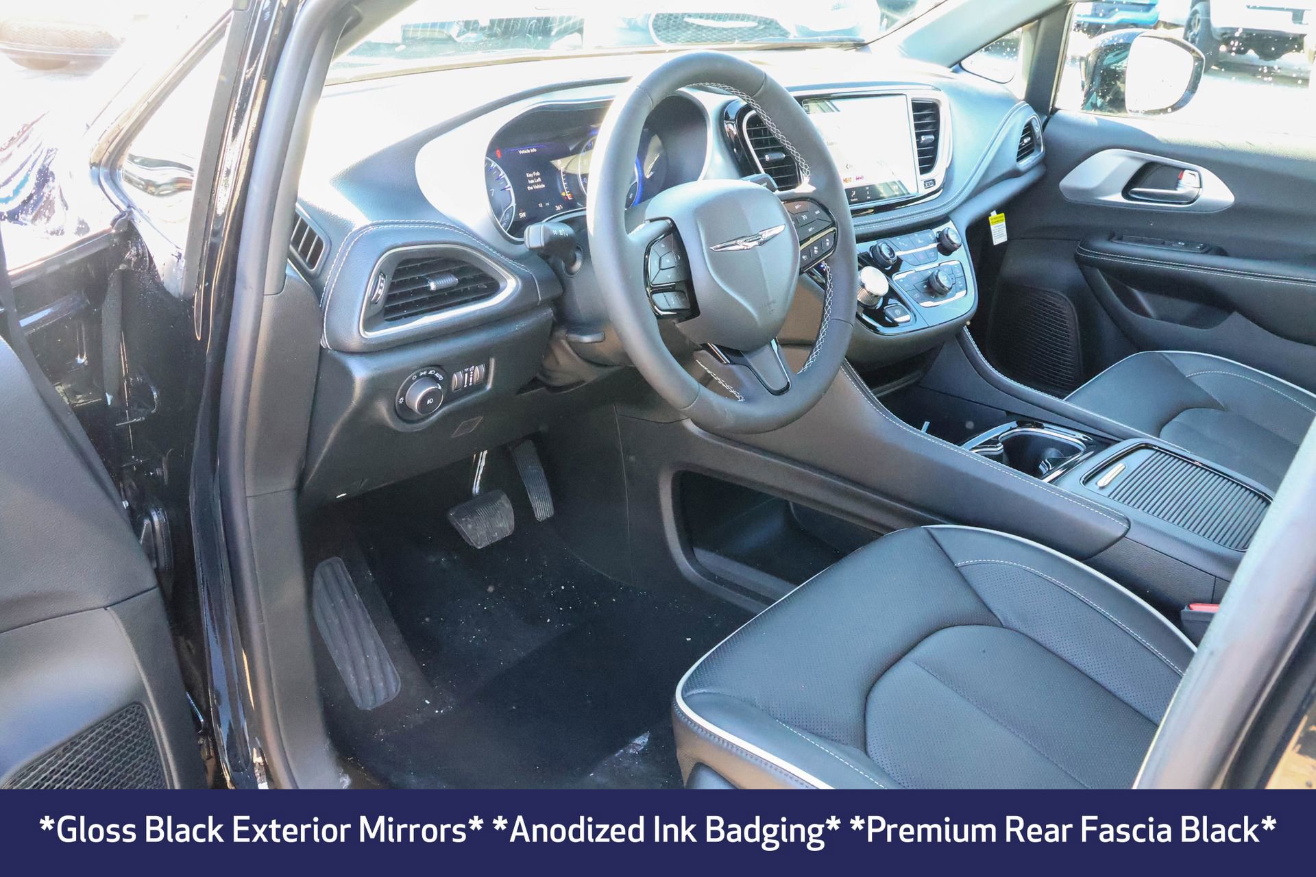 New 2026 Chrysler Pacifica Limited w/ S Appearance Package AWD/4WD image 4