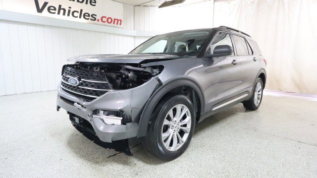Used 2021 Ford Explorer XLT w/ Equipment Group 202A image 2