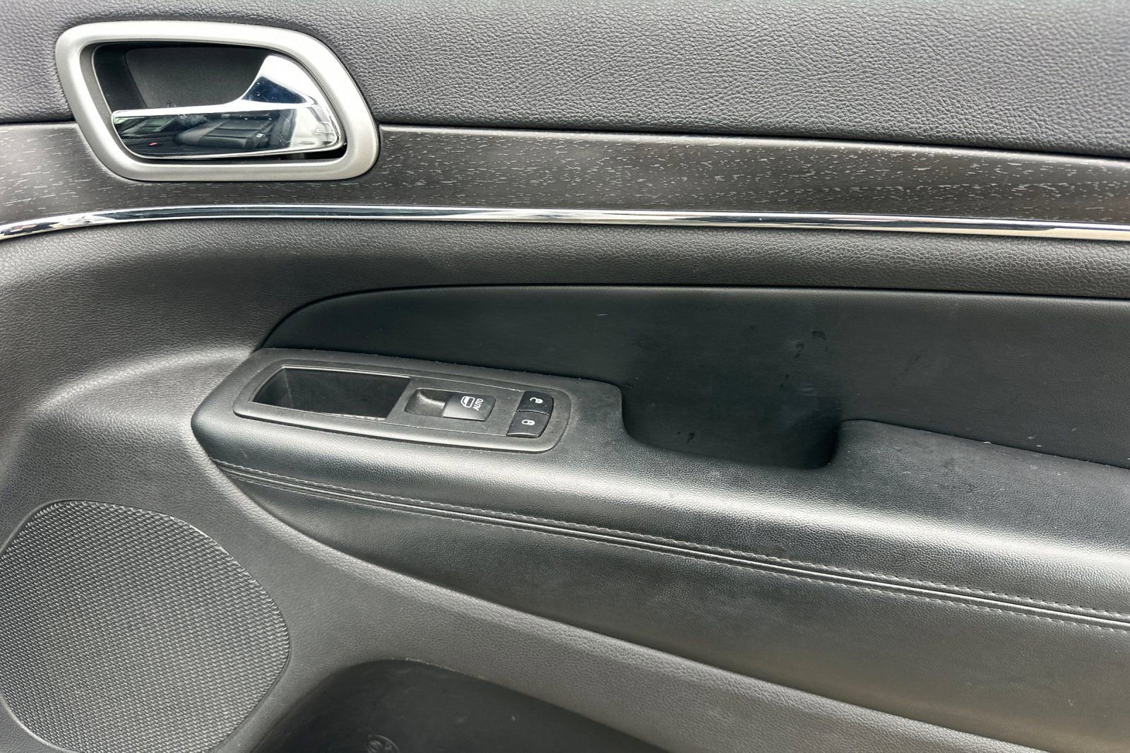 Used 2018 Jeep Grand Cherokee Limited image 21