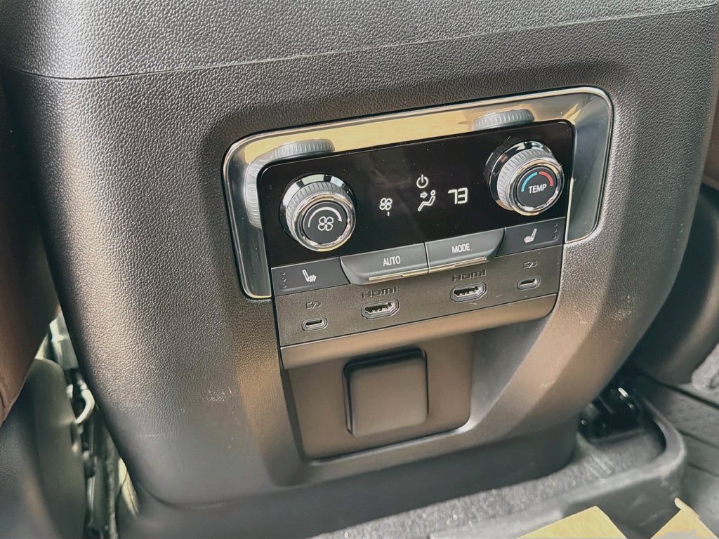 Used 2025 Chevrolet Tahoe High Country AWD/4WD image 29