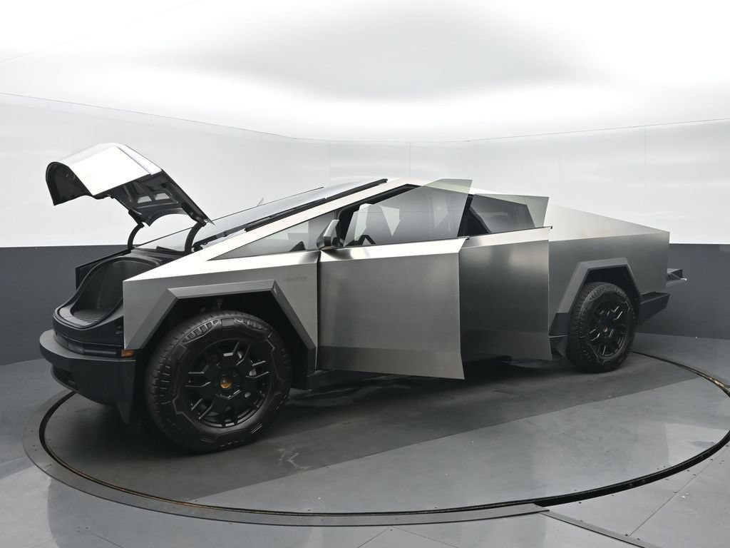 Used 2024 Tesla Cybertruck AWD Crew Cab image 38