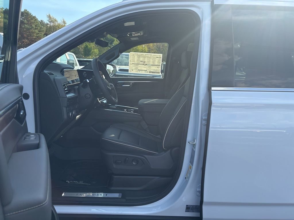 New 2026 Chevrolet Suburban Premier image 9