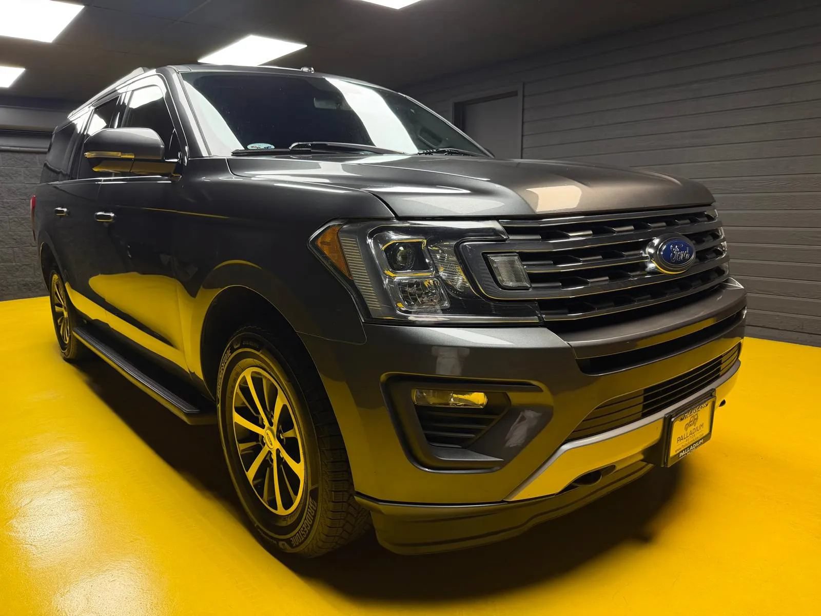 Used 2018 Ford Expedition Max XLT w/ Equipment Group 201A AWD/4WD image 3