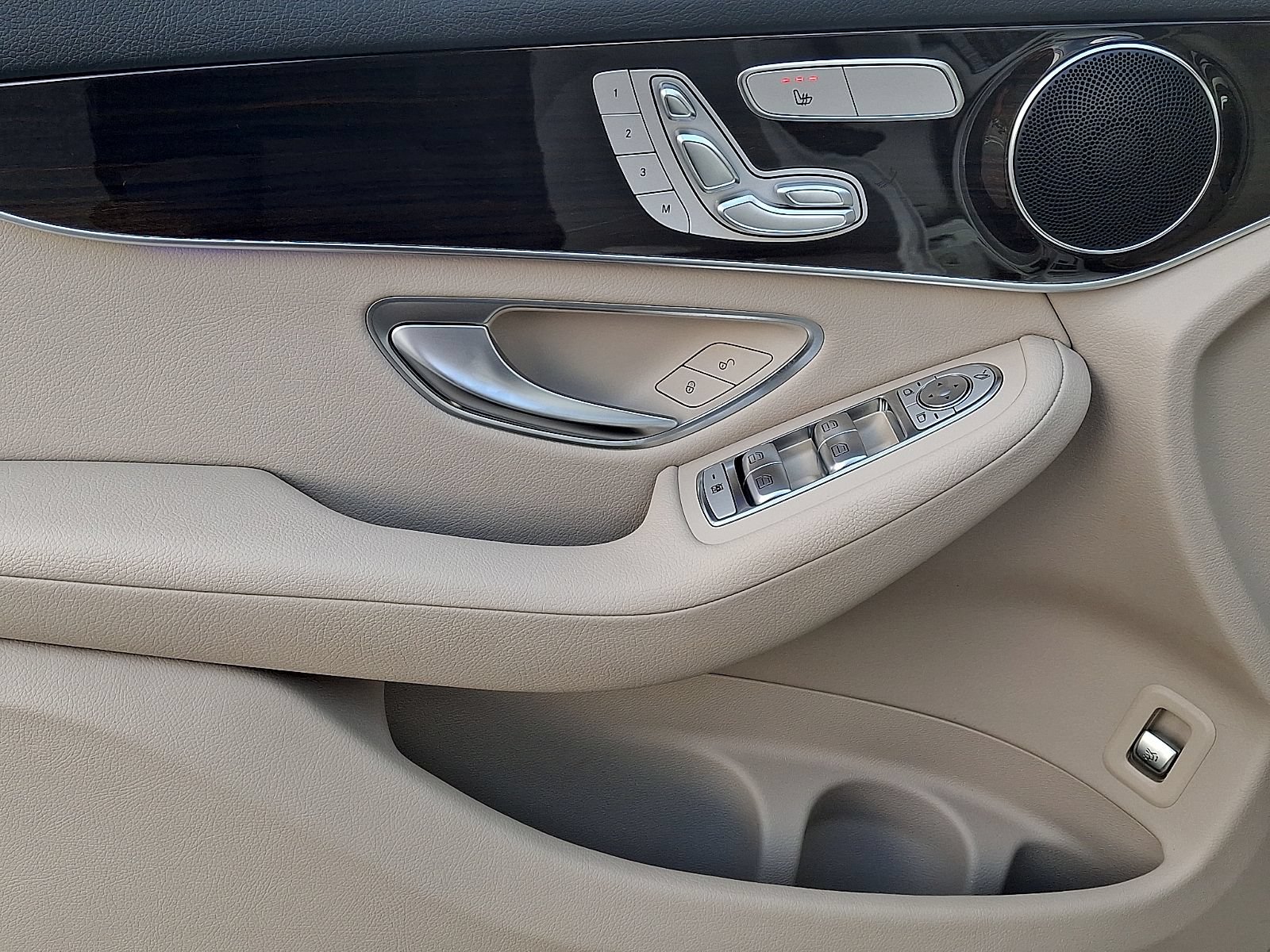 Used 2022 Mercedes-Benz GLC 300 4MATIC image 12