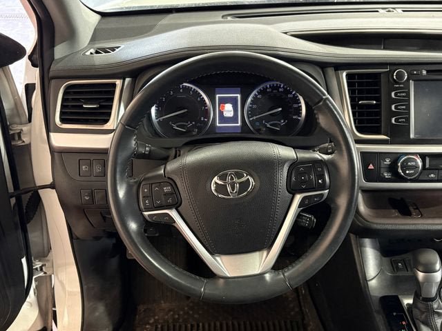 Used 2019 Toyota Highlander XLE AWD/4WD image 19