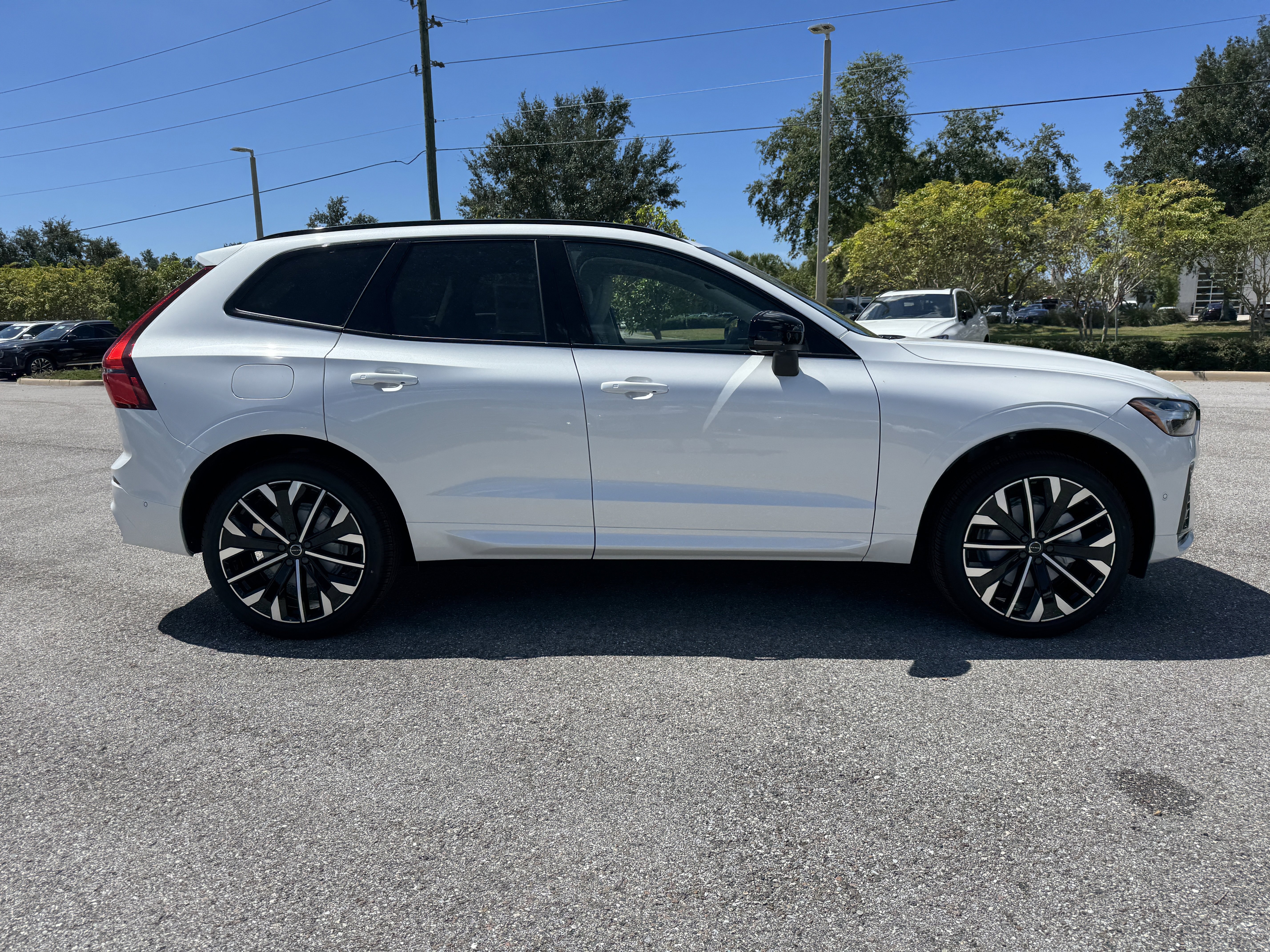 New 2026 Volvo XC60 B5 Ultra w/ Protection Package image 2