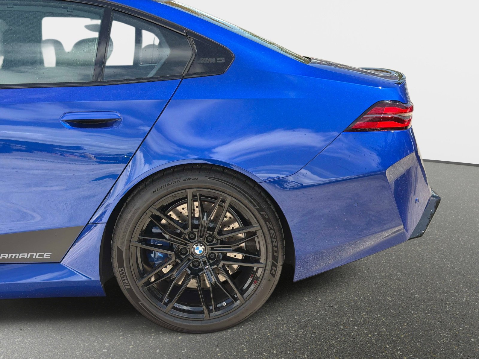 Used 2025 BMW M5 image 15