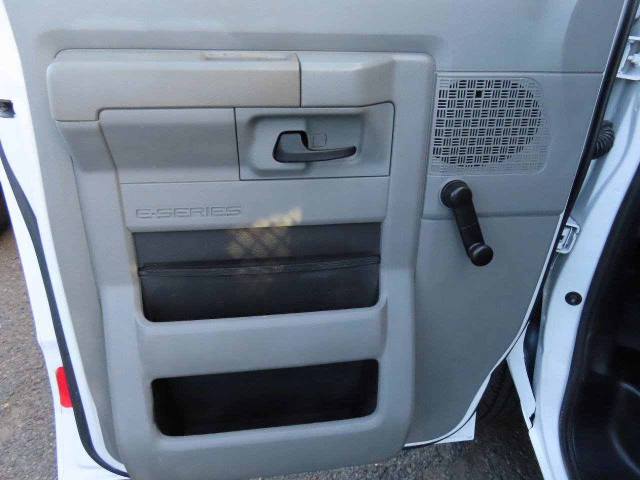 Used 2013 Ford E-250 and Econoline 250 RWD image 10