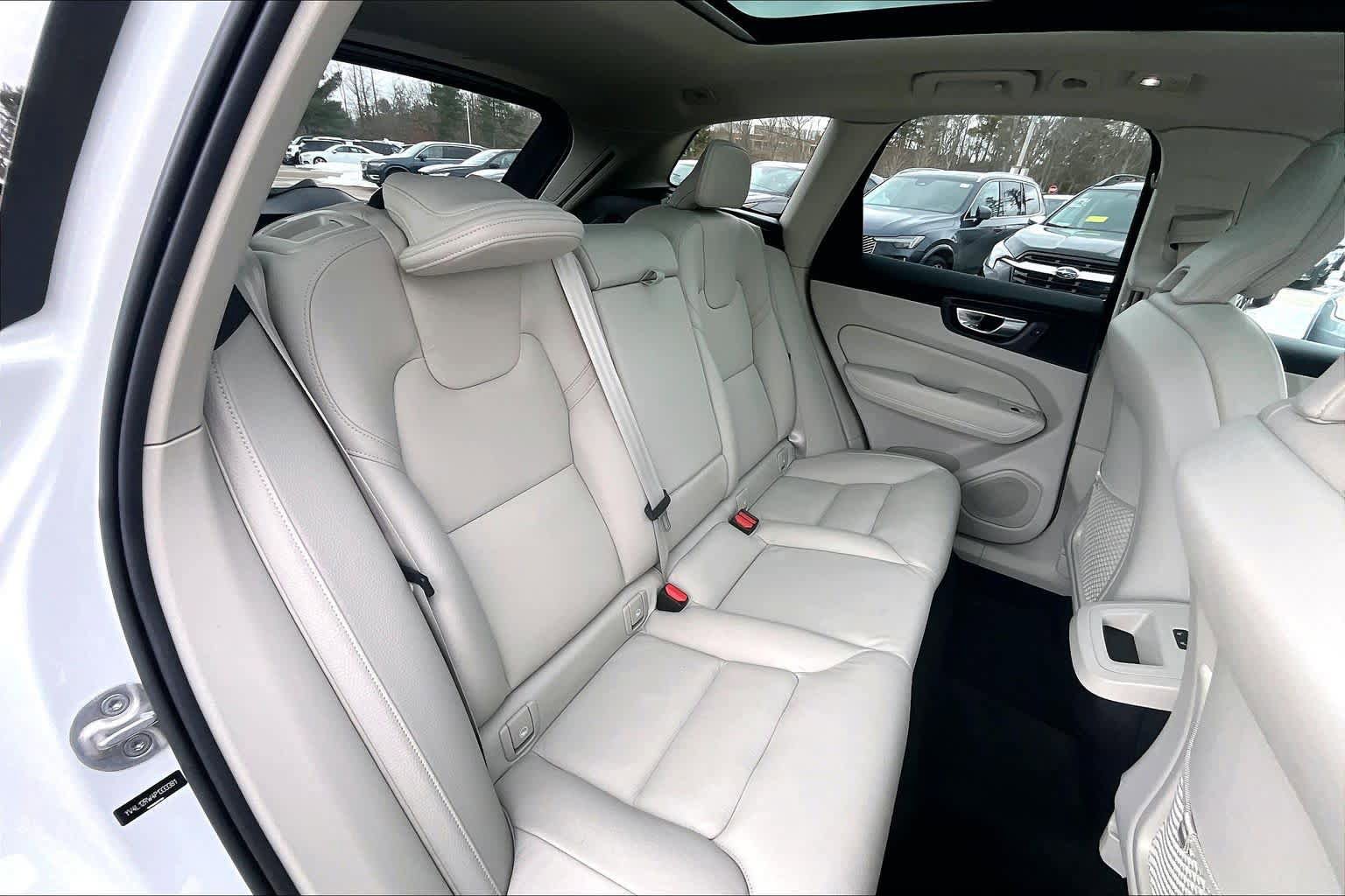 Certified 2023 Volvo XC60 B5 Plus w/ Climate Package image 19