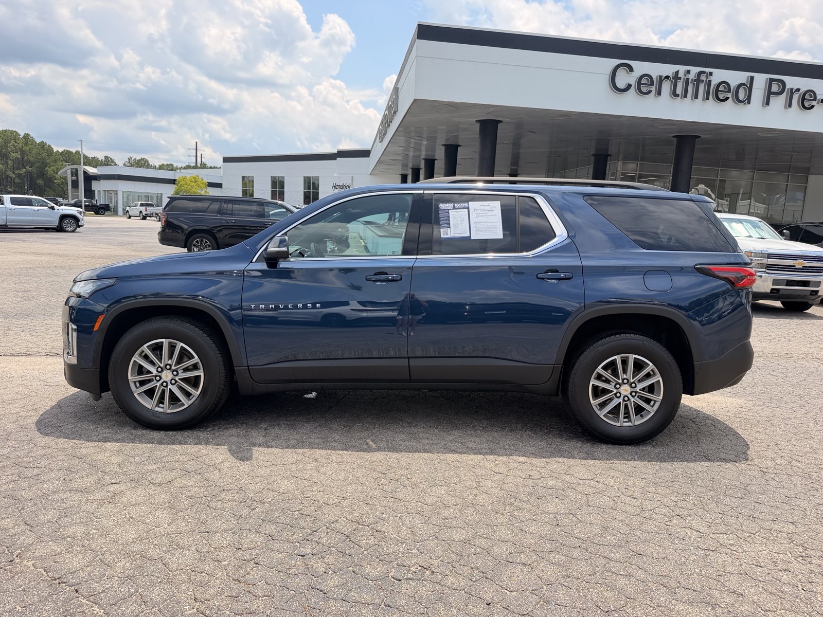Used 2023 Chevrolet Traverse LT AWD/4WD image 9