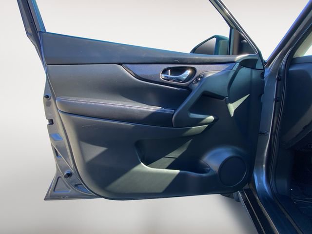 Used 2018 Nissan Rogue S image 16