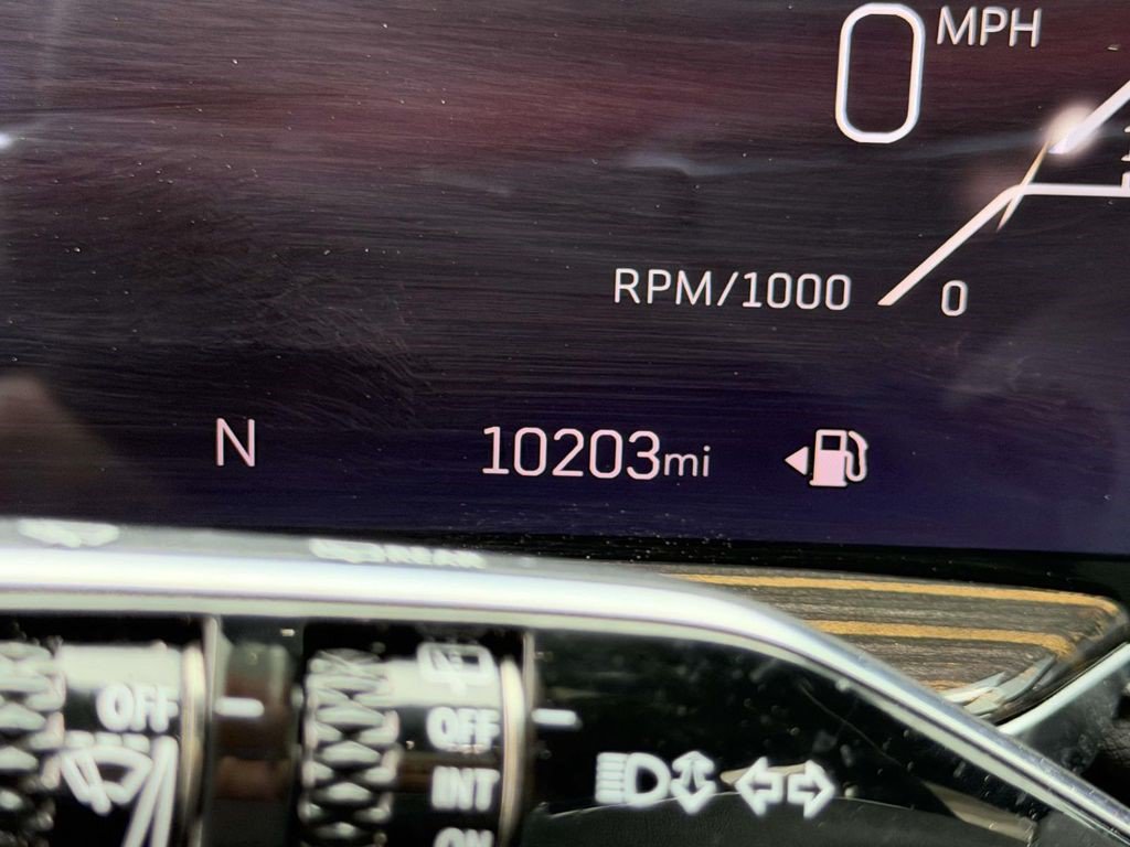 Certified 2025 Cadillac Escalade ESV Premium Luxury AWD/4WD image 2