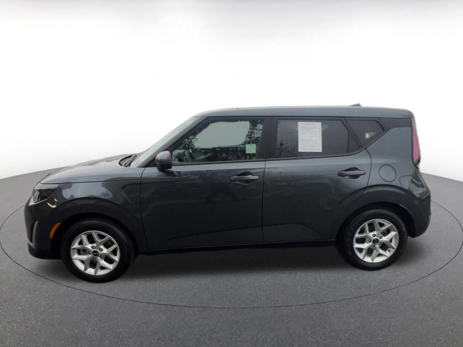 Used 2025 Kia Soul LX w/ LX Technology Package image 9