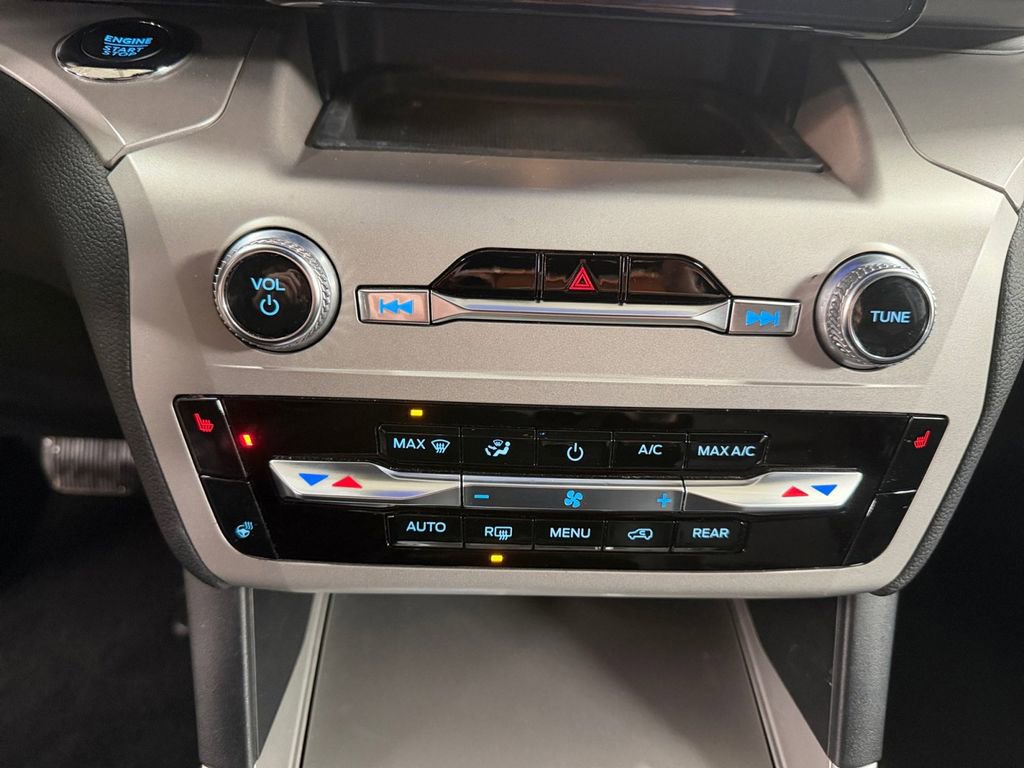 Used 2023 Ford Explorer XLT w/ Equipment Group 202A image 35