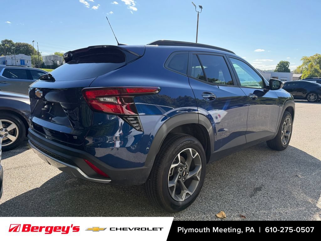 Used 2024 Chevrolet Trax LT w/ Driver Confidence Package FWD image 8