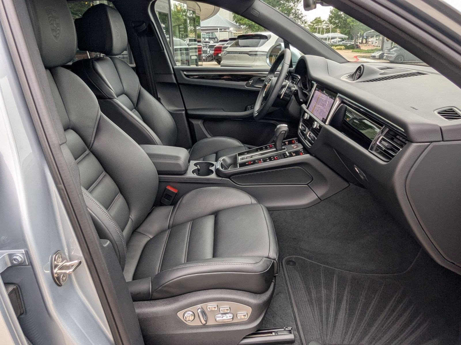 Certified 2026 Porsche Macan AWD/4WD image 25