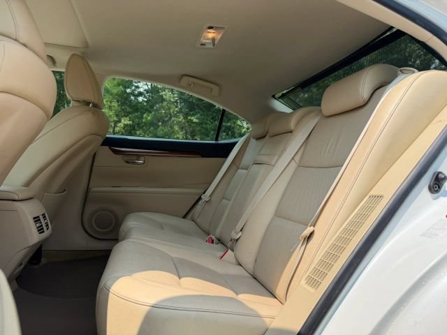 Used 2013 Lexus ES 300h w/ Luxury Pkg FWD image 12