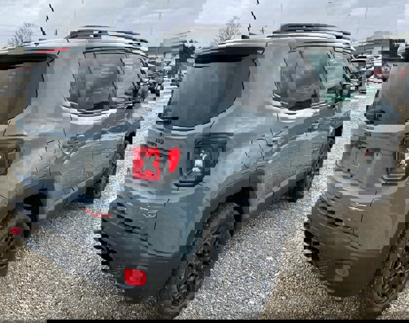 Used 2018 Jeep Renegade Trailhawk w/ Cold Weather Group II image 8