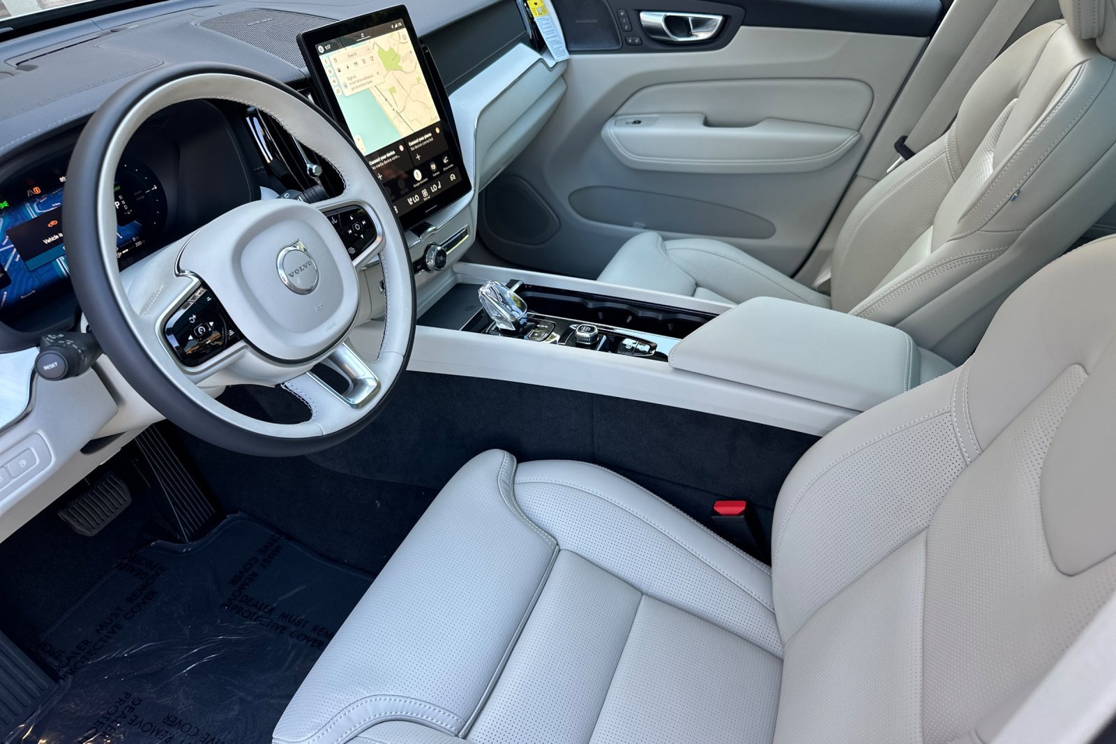 New 2026 Volvo XC60 T8 Ultra w/ Climate Package AWD/4WD image 8
