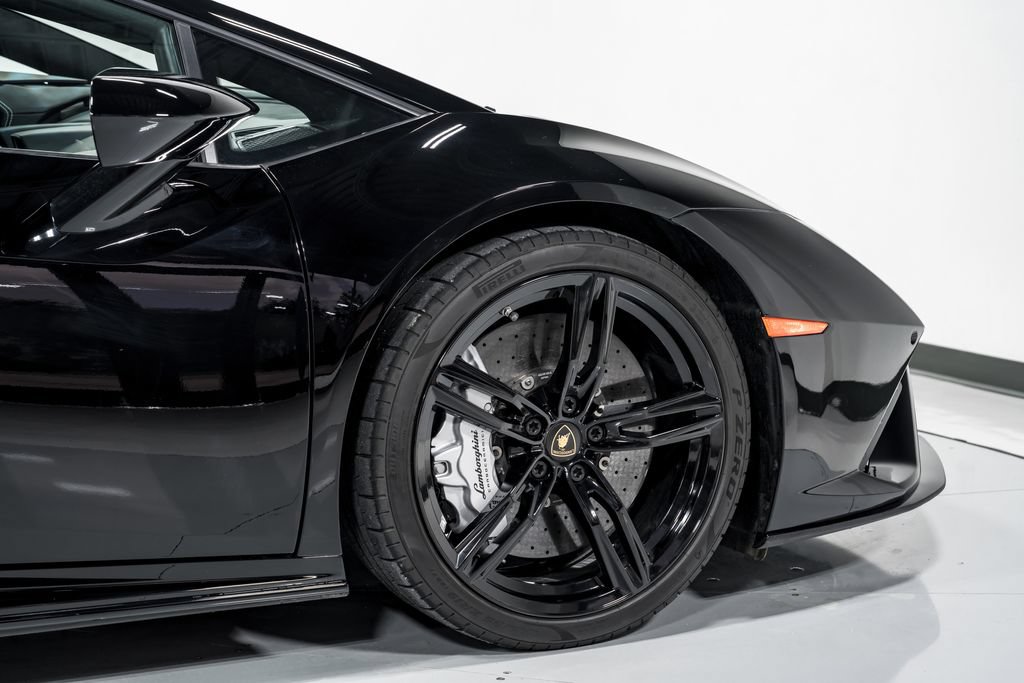 Used 2020 Lamborghini Huracan EVO RWD image 43