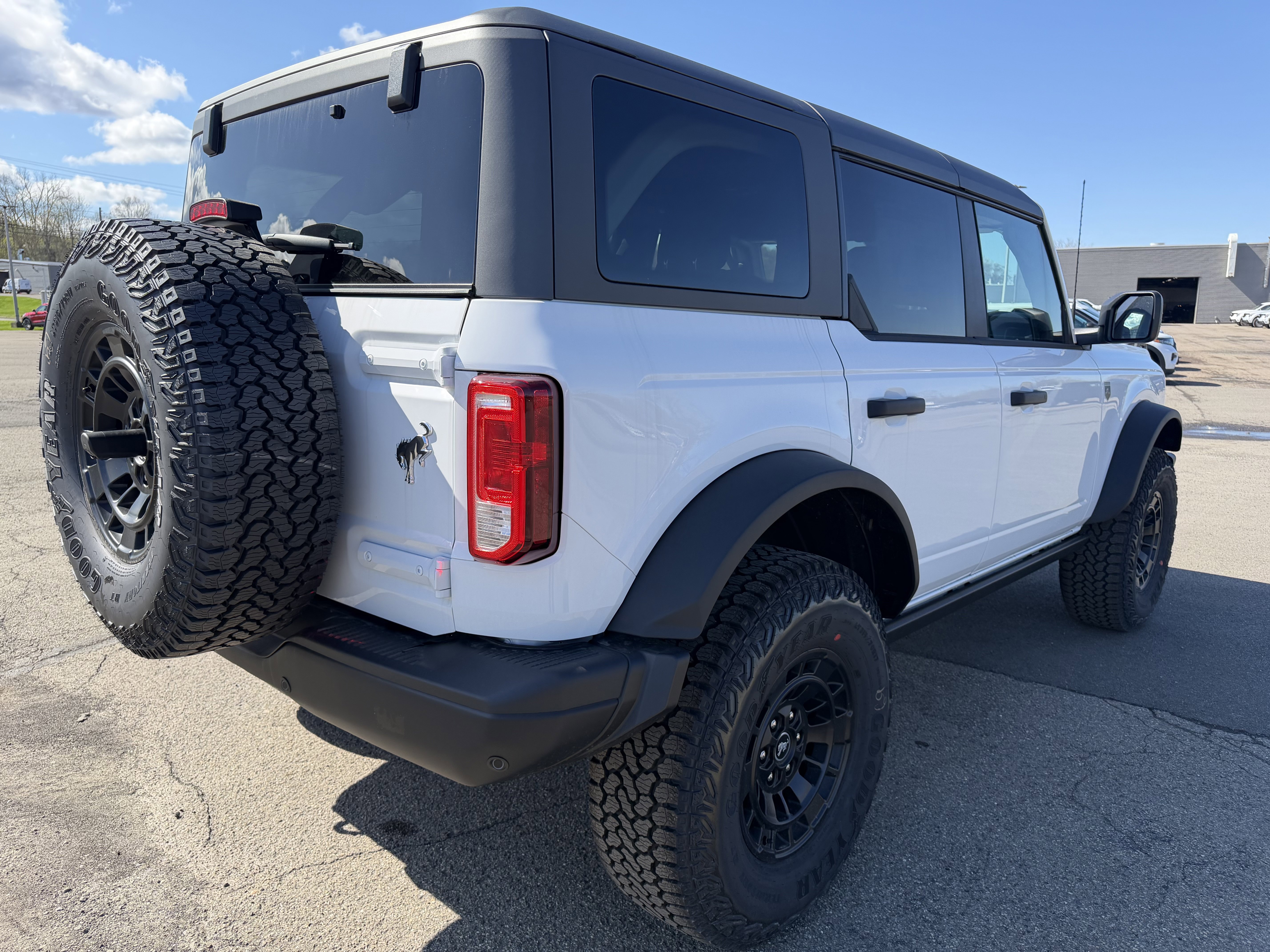 New 2026 Ford Bronco Big Bend w/ Black Diamond Package AWD/4WD image 2