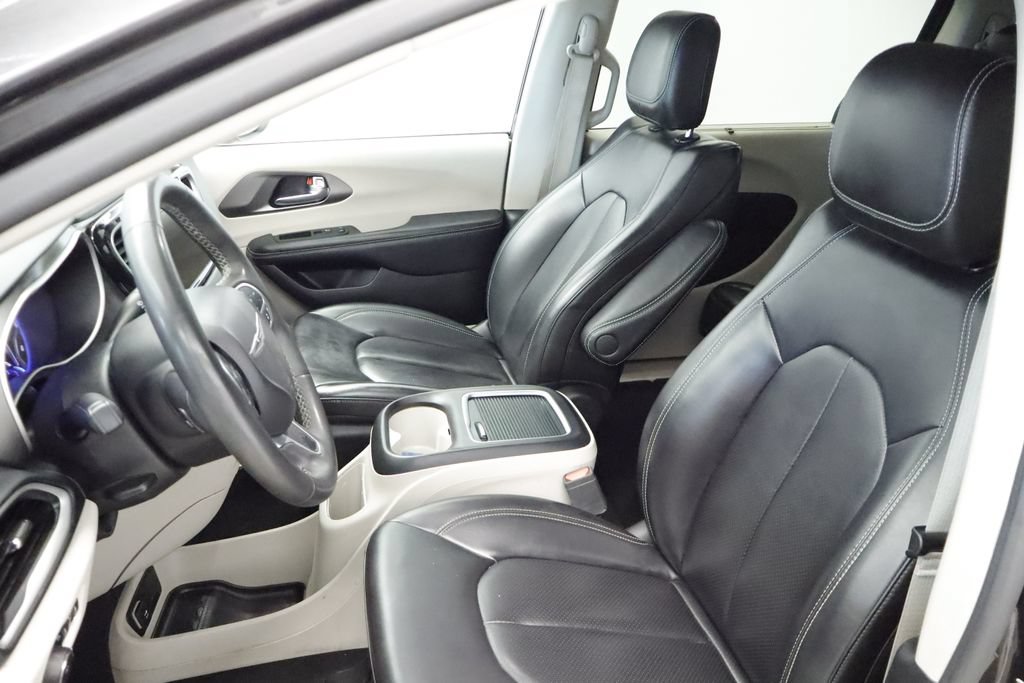 Certified 2023 Chrysler Pacifica Touring-L FWD image 25