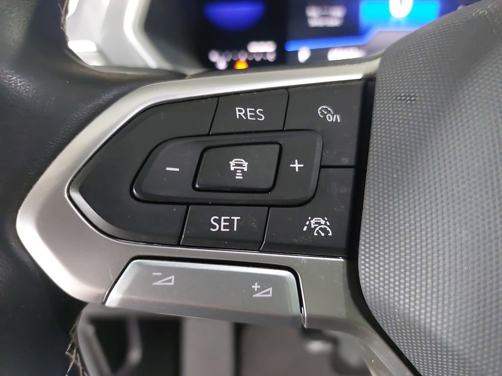 Used 2022 Volkswagen Tiguan SE image 16