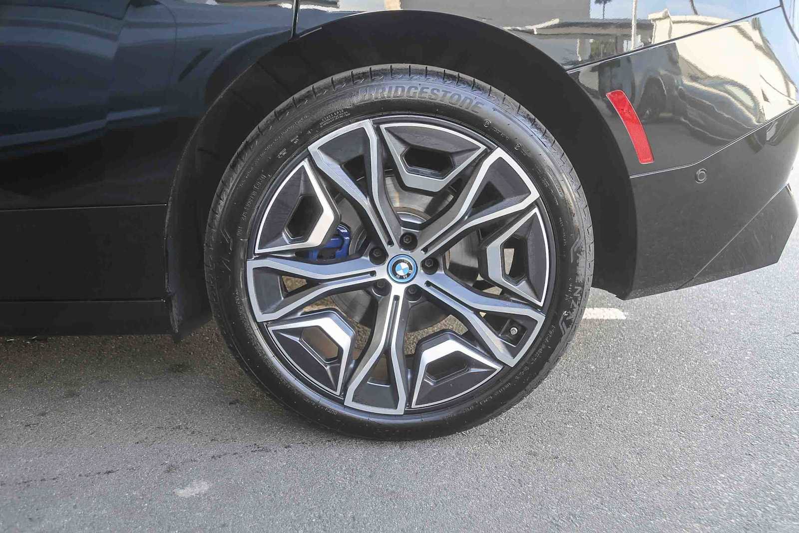 Used 2025 BMW iX xDrive50 w/ Sport Package image 8