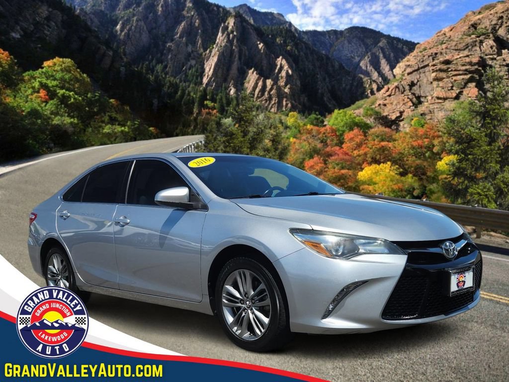 Used 2016 Toyota Camry SE FWD video 1