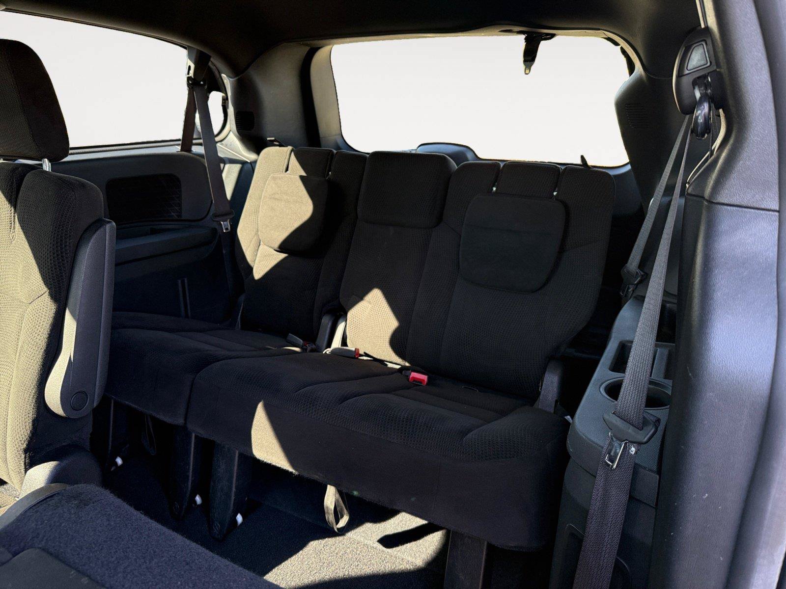 Used 2016 Dodge Grand Caravan SXT FWD image 13