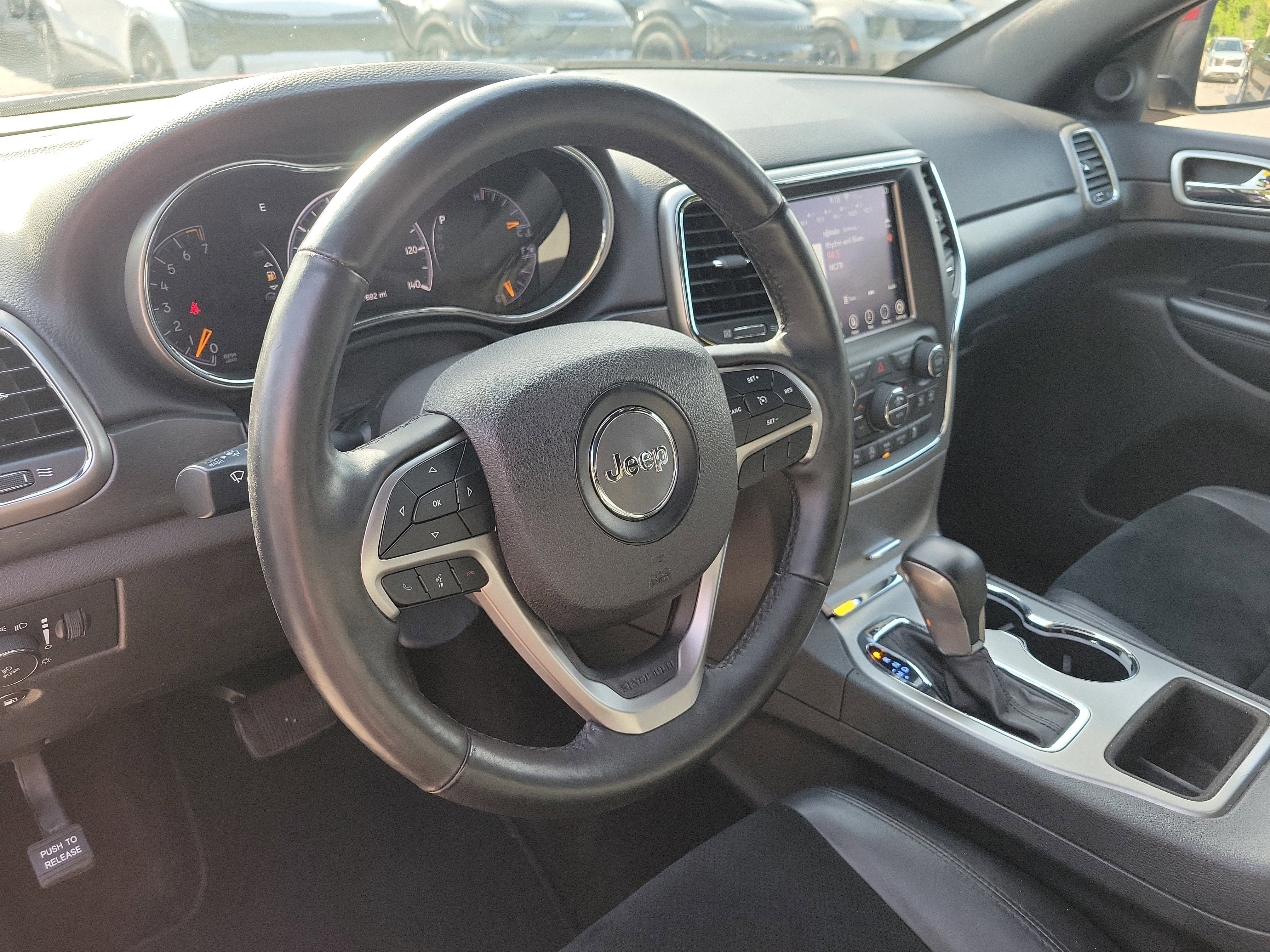 Used 2018 Jeep Grand Cherokee Altitude AWD/4WD image 22