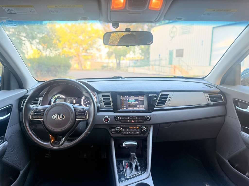 Used 2017 Kia Niro EX FWD image 11