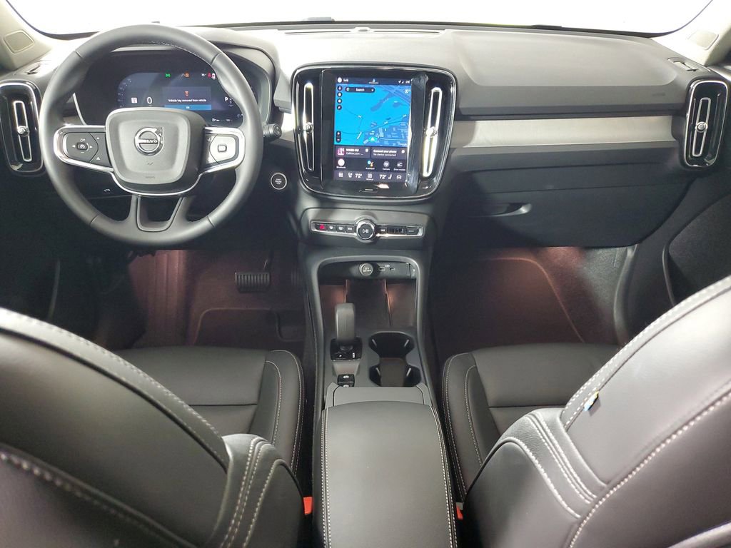 Certified 2025 Volvo XC40 B5 Core image 17