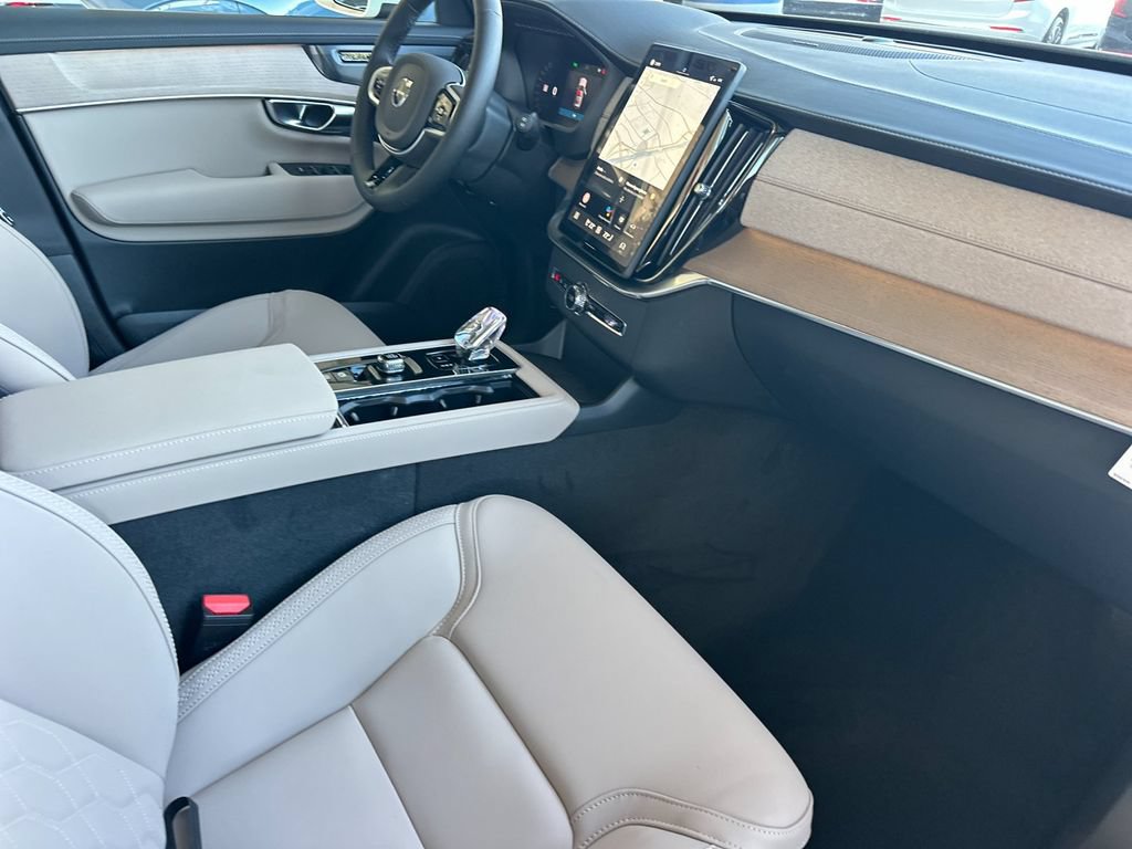 New 2026 Volvo XC90 B6 Plus w/ Protection Package Premier AWD/4WD image 16