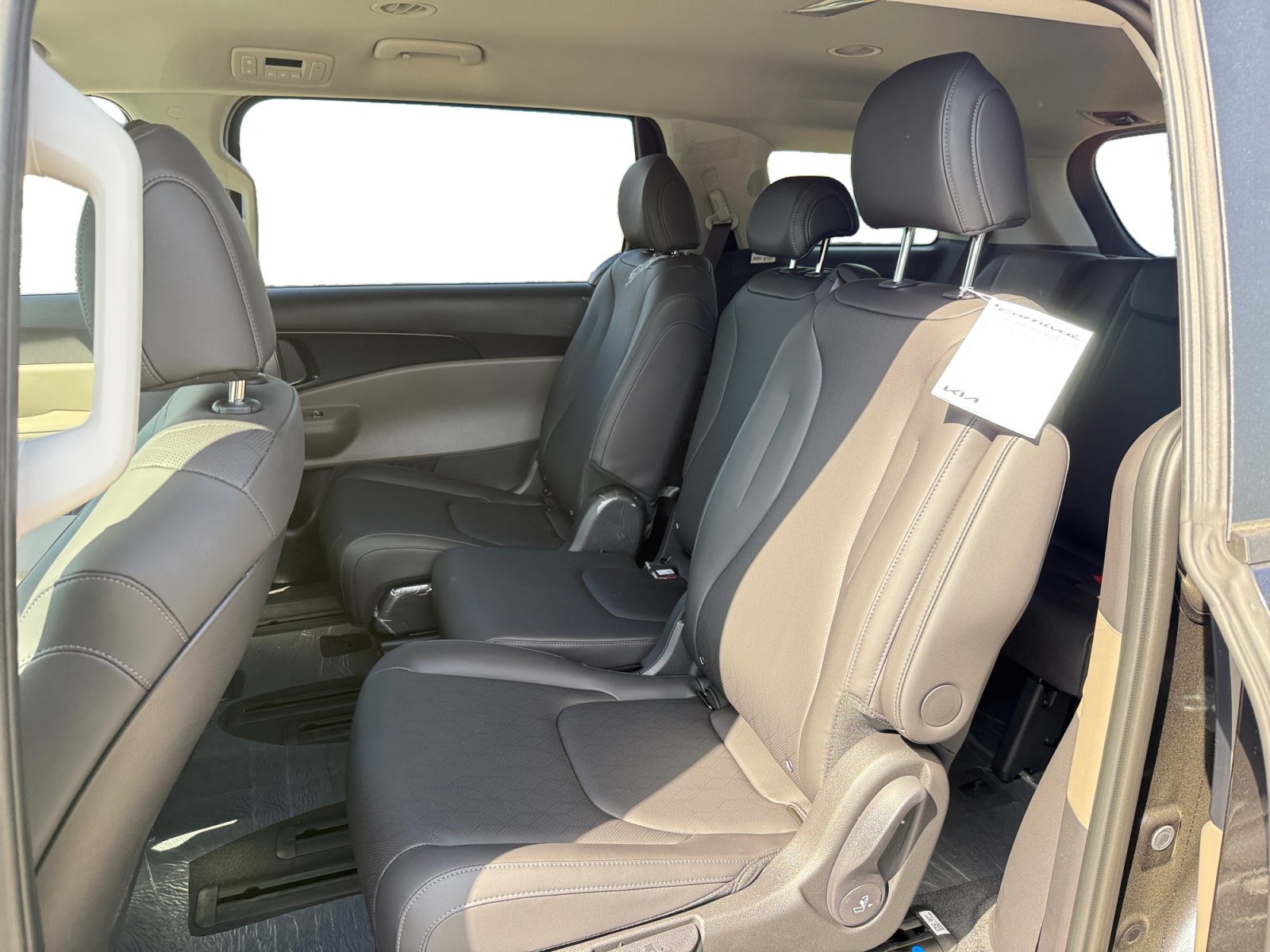 New 2027 Kia Carnival LXS FWD image 16
