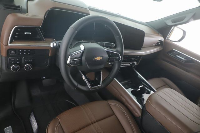 Used 2025 Chevrolet Suburban High Country AWD/4WD image 17