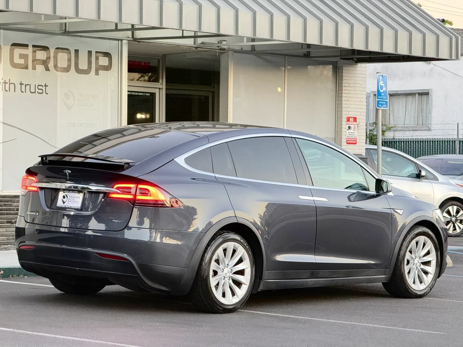 Used 2016 Tesla Model X 75D AWD/4WD image 8