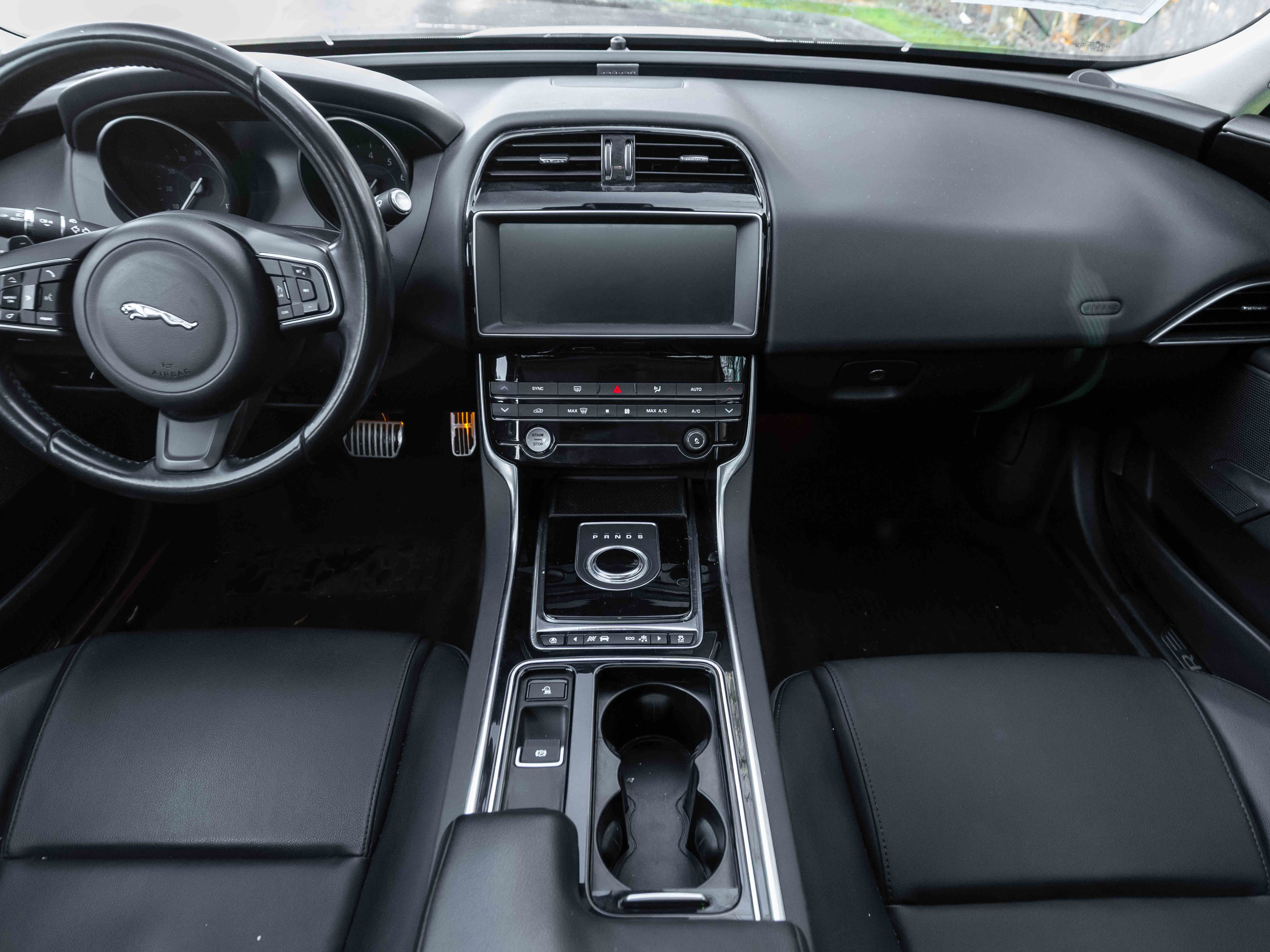 Used 2019 Jaguar XE Premium image 61