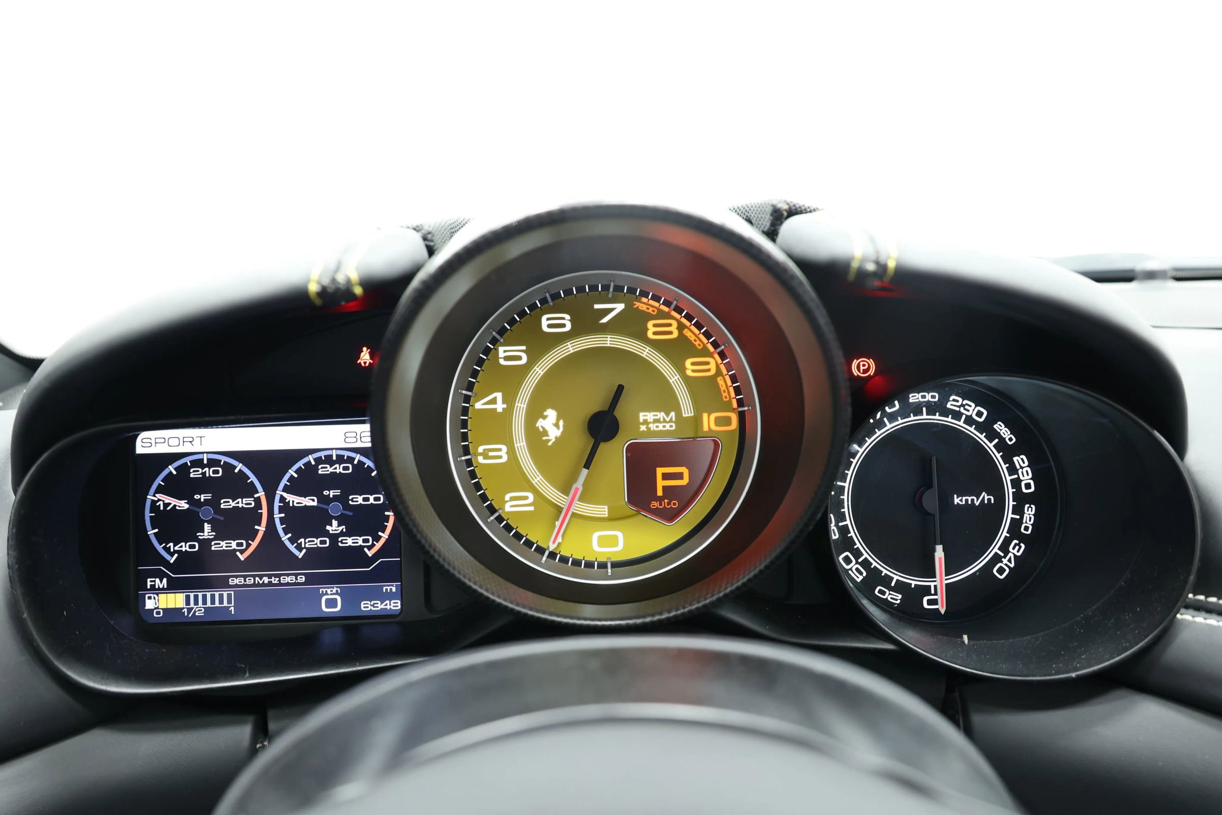 Used 2015 Ferrari California T image 33