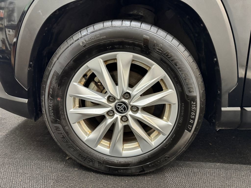 Used 2024 Toyota Corolla Cross LE AWD/4WD image 12