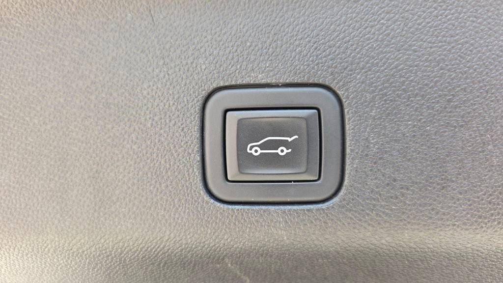 Used 2023 Chevrolet Tahoe LT w/ Luxury Package image 21