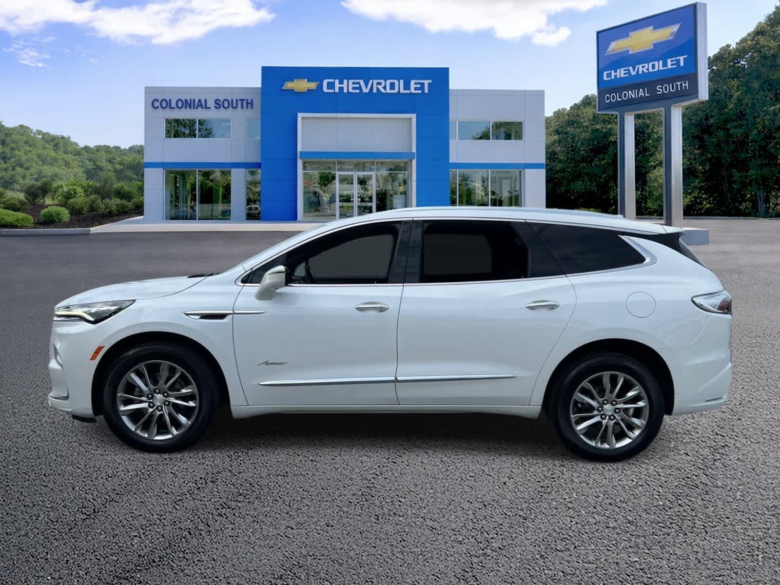Certified 2022 Buick Enclave Avenir w/ Trailering Package, 5000 lbs. AWD/4WD image 3
