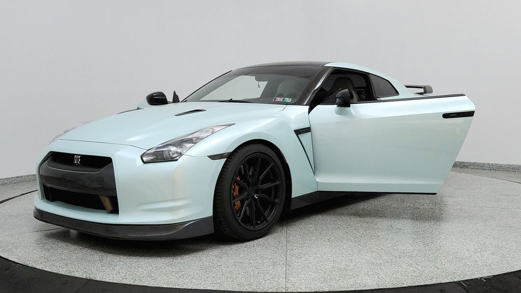 Used 2010 Nissan GT-R Premium AWD/4WD image 9